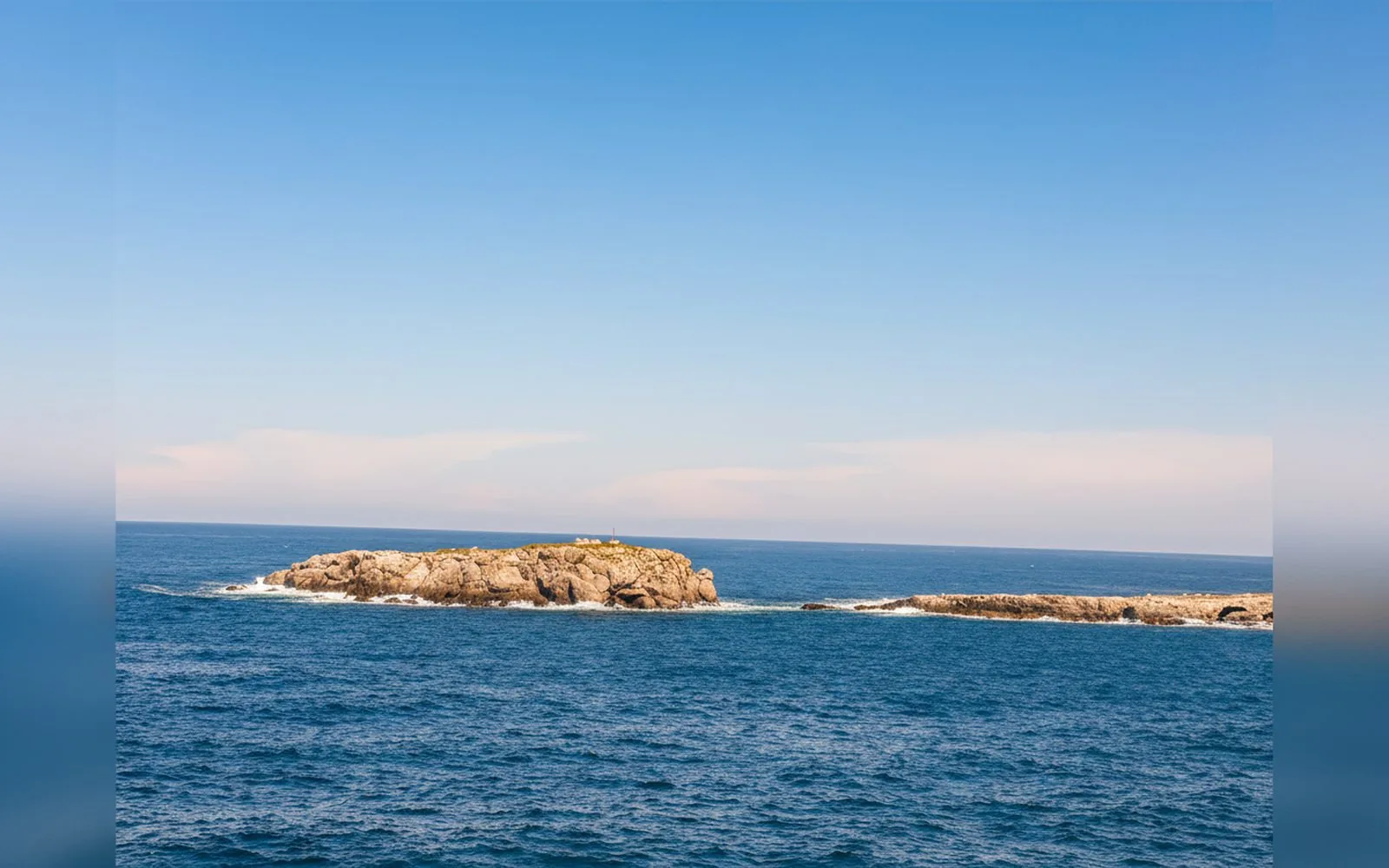 Mare e scogli nei dintorni